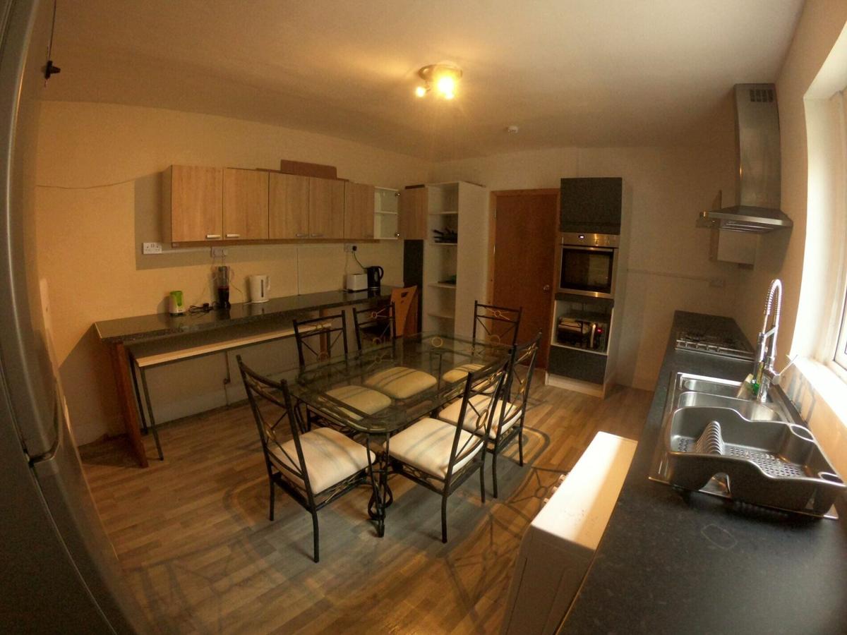 8 bedroom house on Bryn Road Brynmill, Brynmill, Swansea