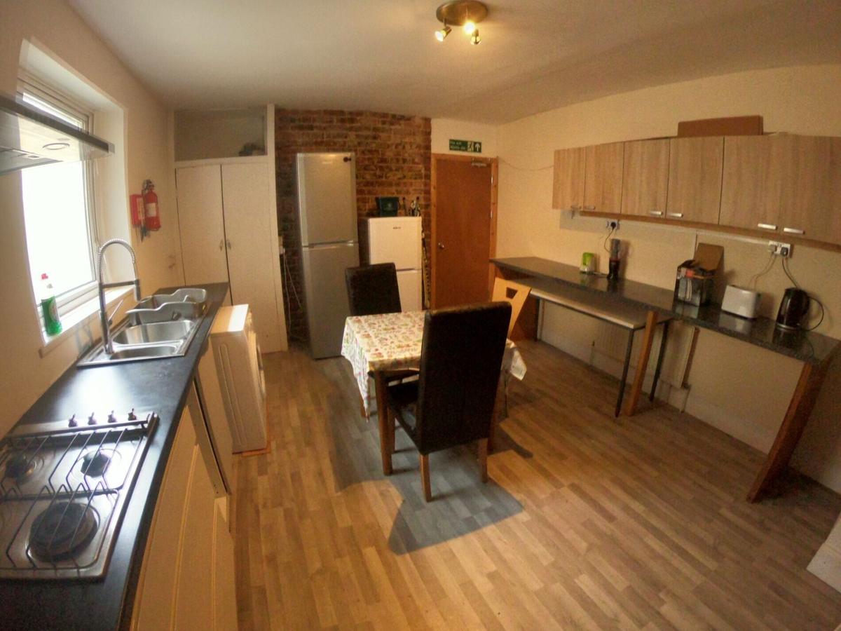 8 bedroom house for rent Bryn Road Brynmill, Swansea, SA2 0AS UniHomes