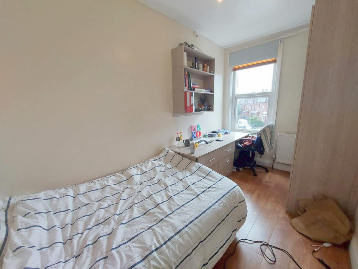7 bedroom house for rent Queens Road, Hyde Park Leeds, LS6 1HU UniHomes