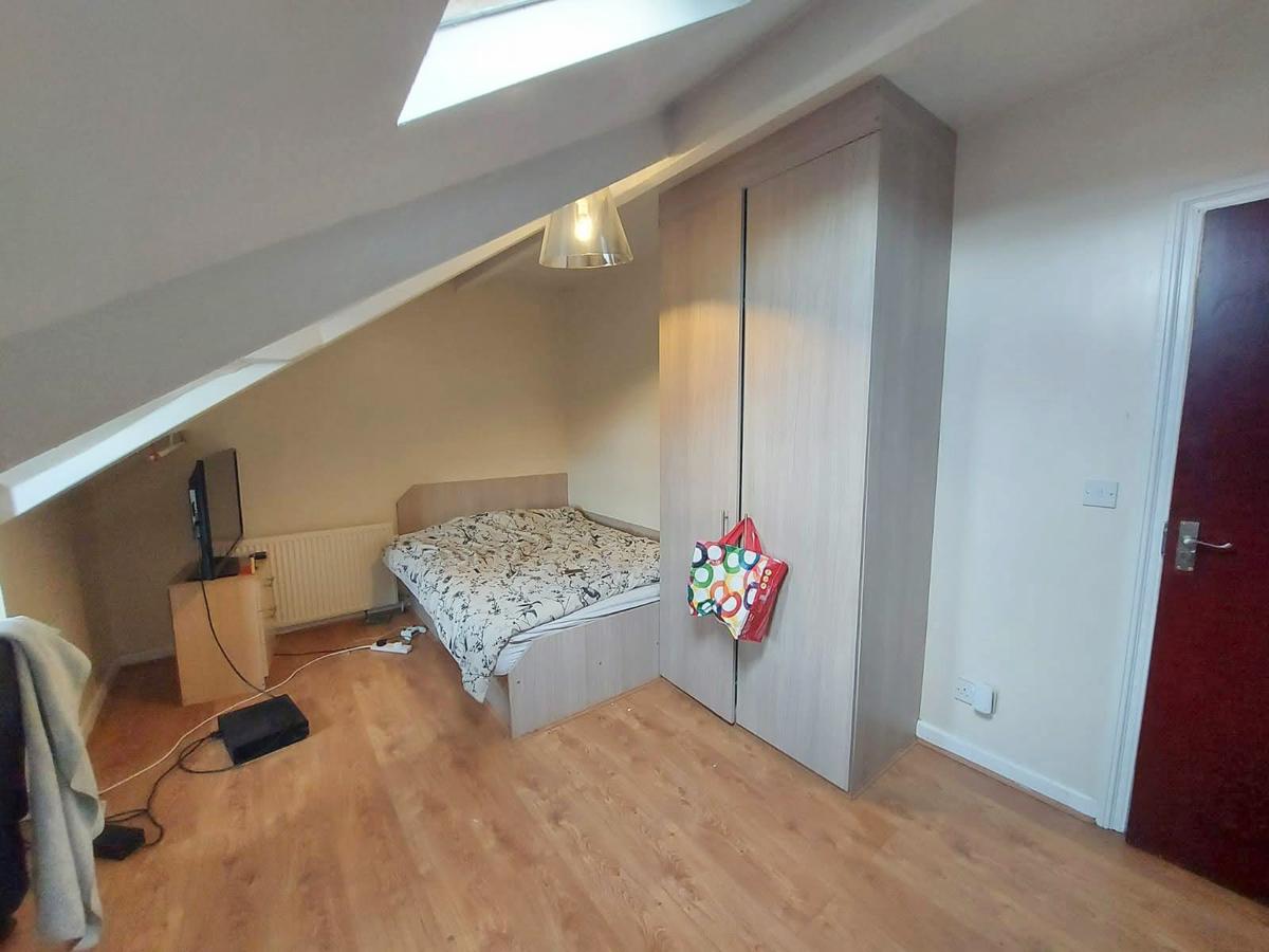 7 bedroom house for rent Queens Road, Hyde Park Leeds, LS6 1HU UniHomes