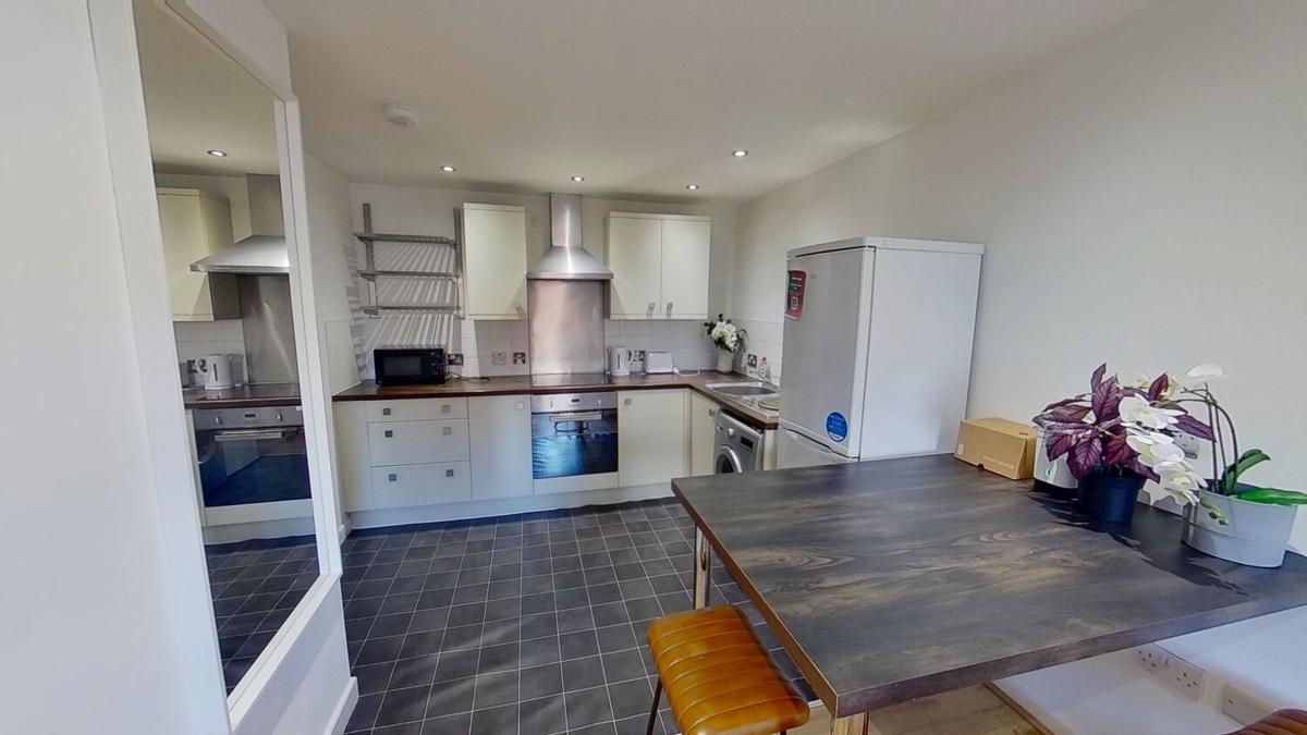 3 bedroom apartment on Cymbeline House, 26 Shakespeare Street, Arboretum, Nottingham