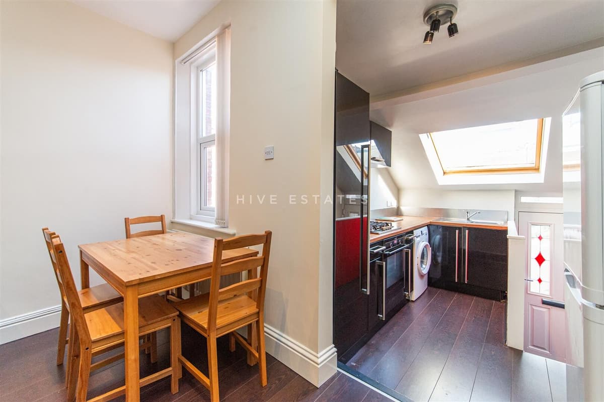 4 bedroom apartment for rent Stratford Grove West Newcastle, NE6 5BB