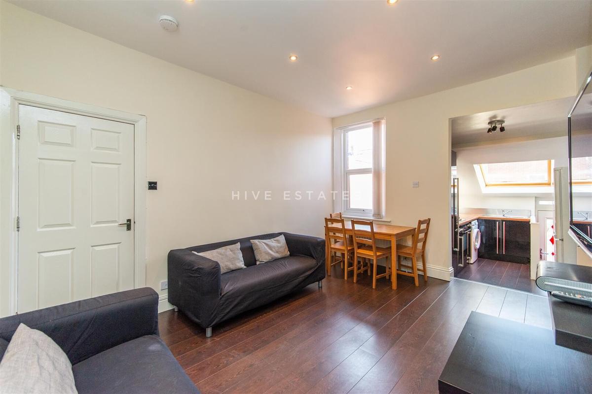4 bedroom apartment for rent Stratford Grove West, Newcastle, NE6 5BB UniHomes