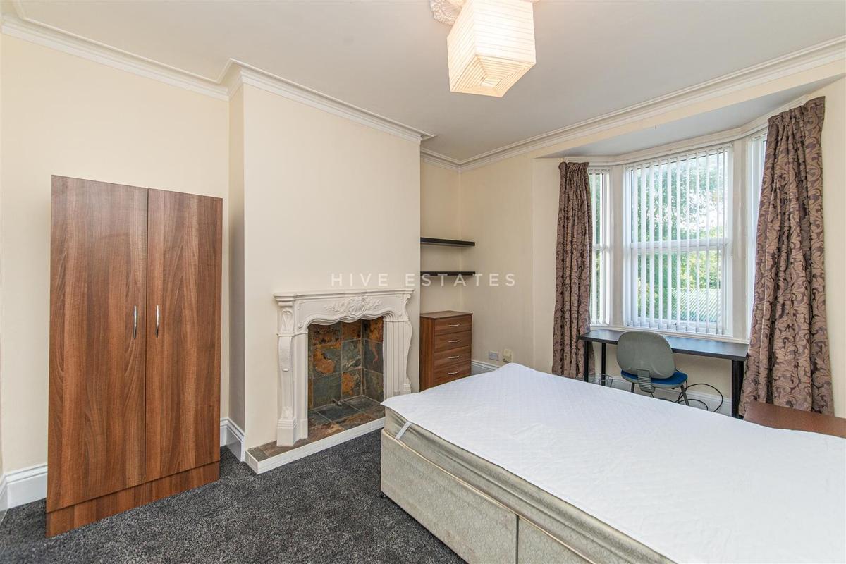 4 bedroom apartment for rent Stratford Grove West Newcastle, NE6 5BB