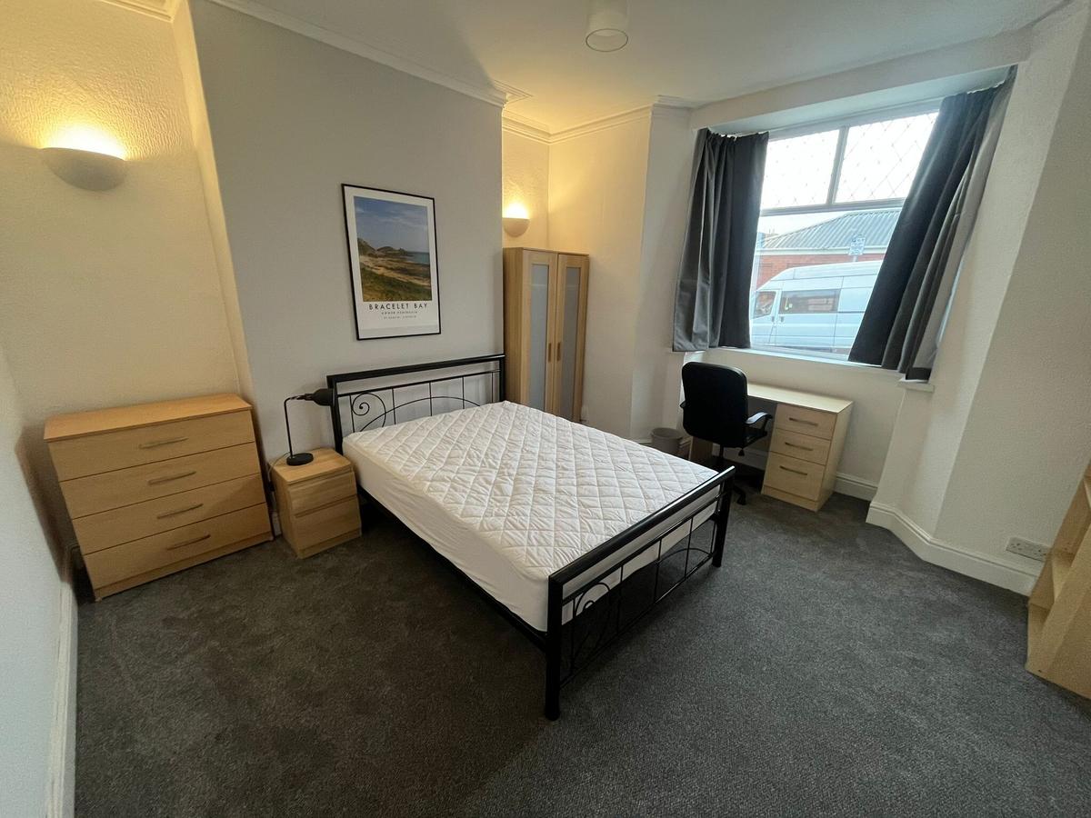 4 bedroom house for rent Kemble Street, Swansea, SA2 0BX UniHomes