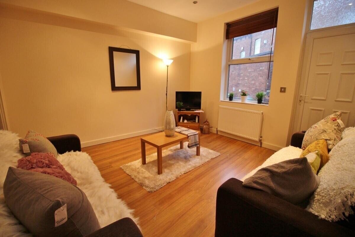 6 bedroom house on Claremont Avenue, City Centre, Leeds