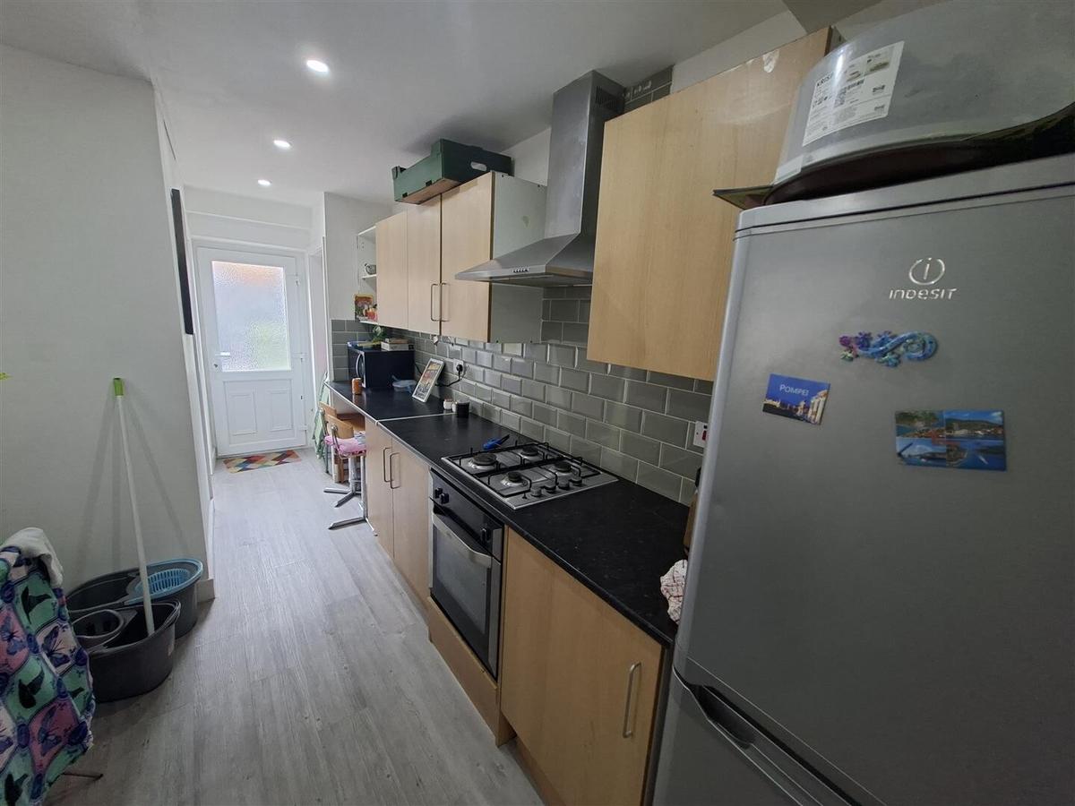2 bedroom apartment on Mackintosh Place, Roath, Cardiff