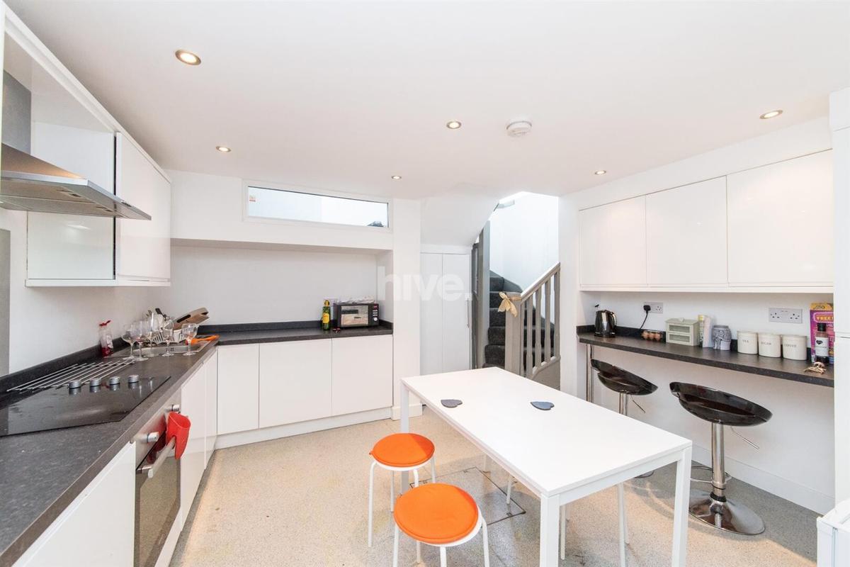 Curated visual reference: 4 Bedroom Apartment For Rent Simpson Terrace Newcastle Ne2 1Xb Photo Inspiration