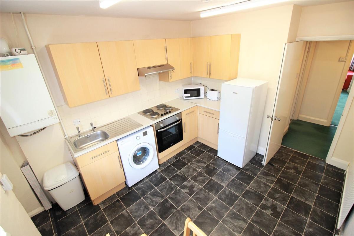 3 bedroom apartment for rent Heath Court, London, UB8 1NU UniHomes