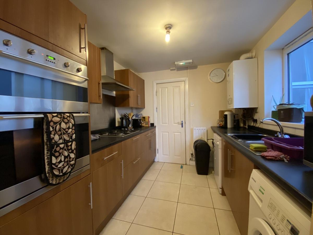 6 bedroom house on Flora Street, Cathays, Cardiff