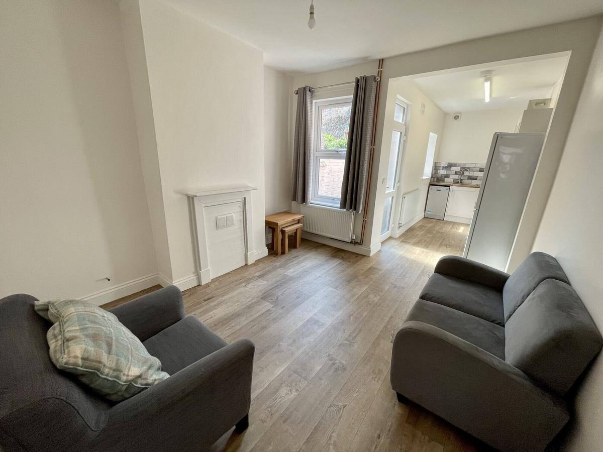 2 bedroom house for rent Wolverton Road Leicester, Leicester, LE3 2AJ