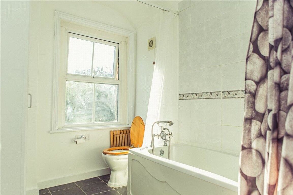 5 bedroom house for rent Guildford Park Road, Surrey, GU2 7NA UniHomes