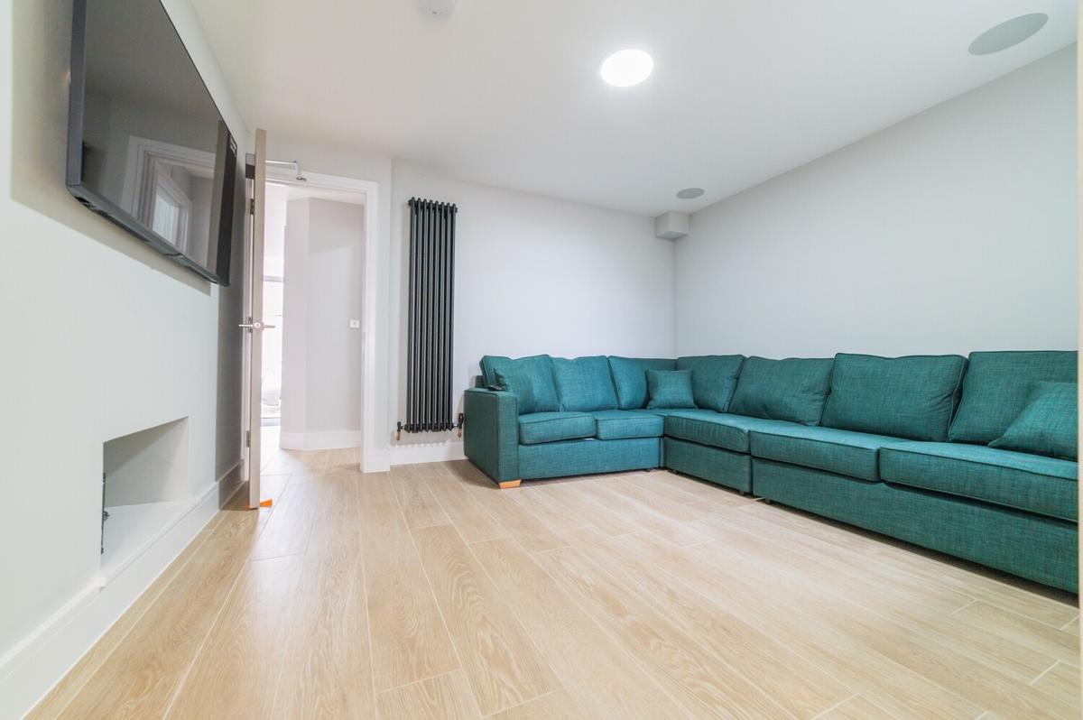 8 bedroom house on Wyeverne Road, Cathays, Cardiff