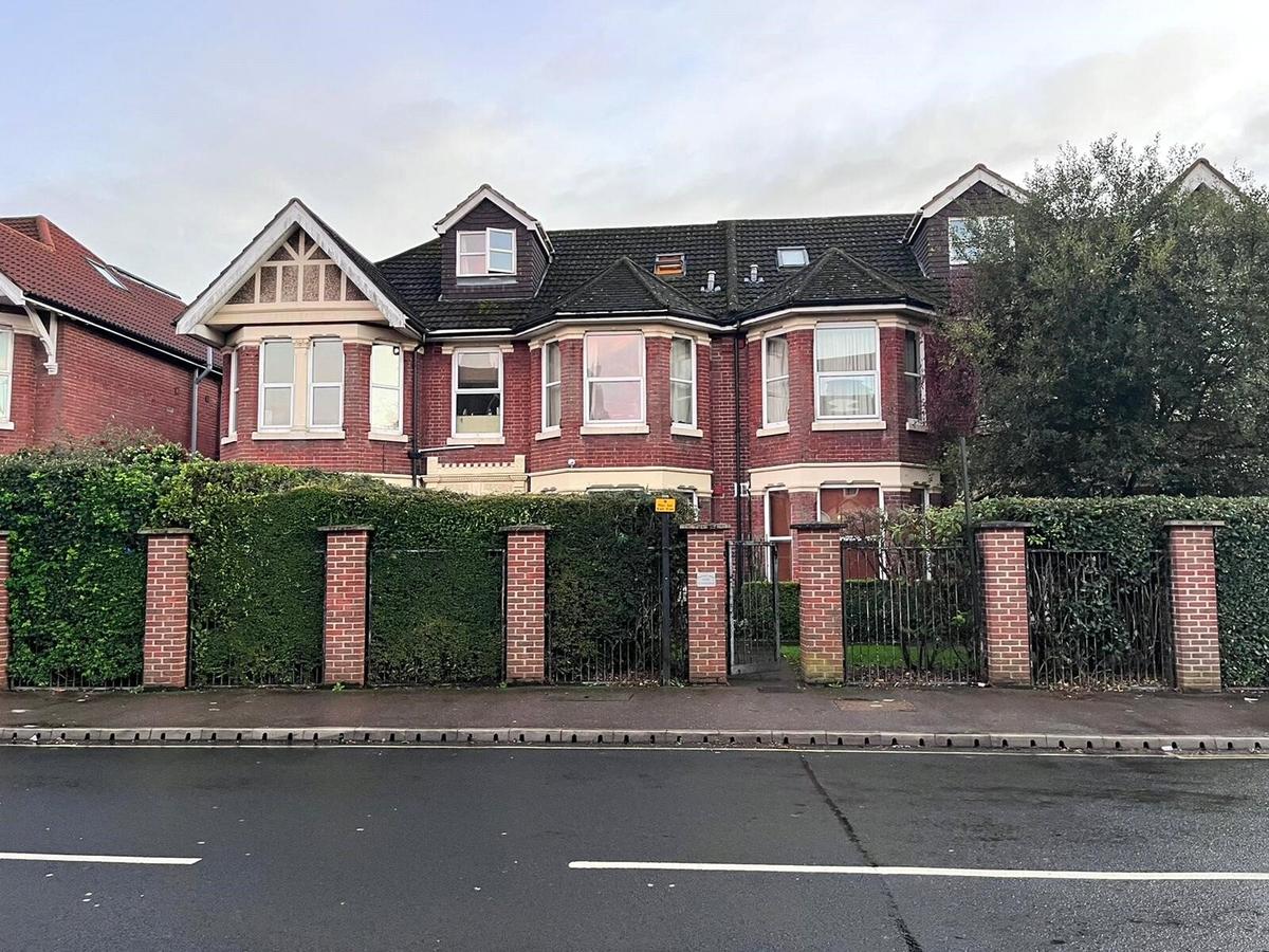 3 bedroom apartment for rent 2729 Howard Road, Southampton, SO15 5BB