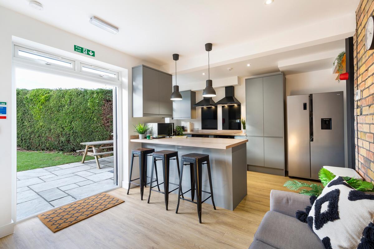 6 bedroom house for rent Warren Road, Bristol, BS34 7EJ UniHomes