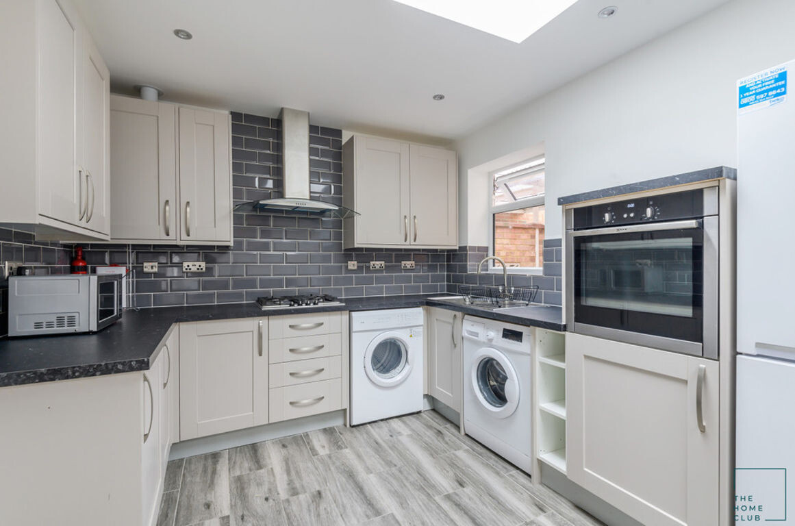 6 bedroom house for rent Beech Grove, Surrey, GU2 7UZ UniHomes