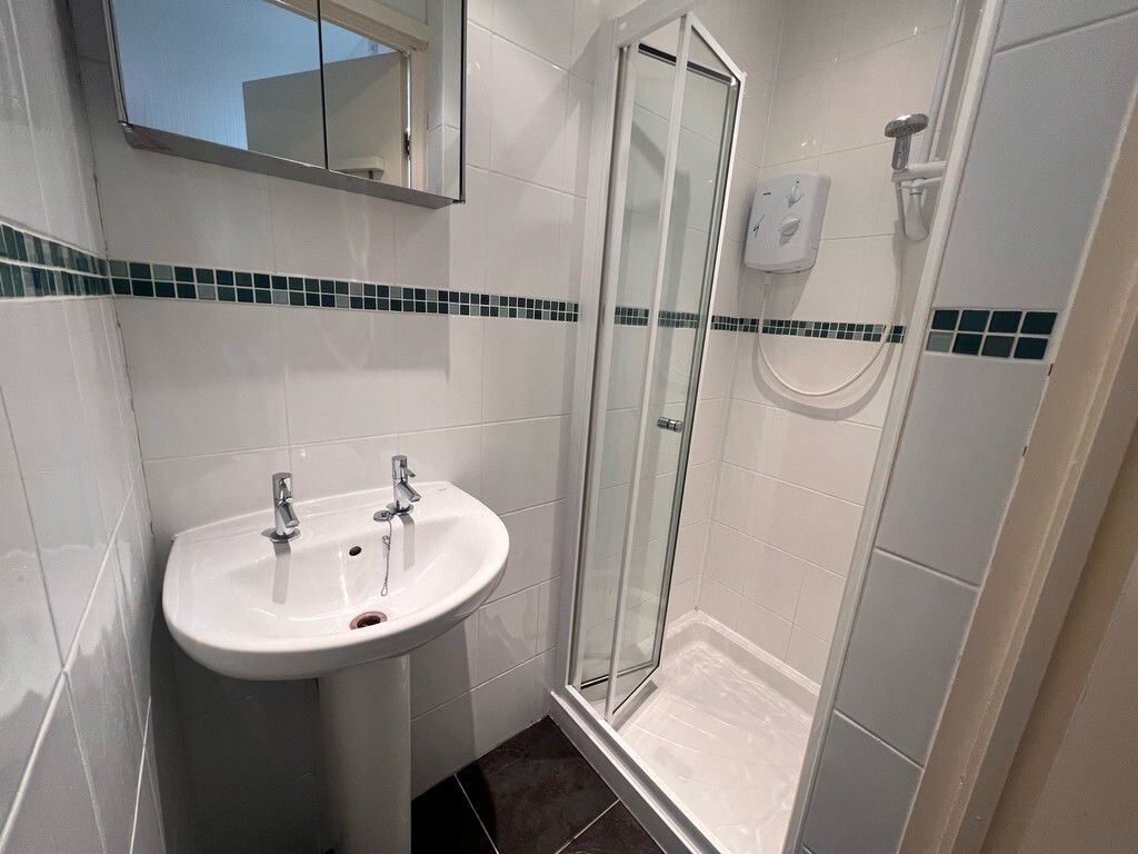 5 bedroom house for rent Park Barn Drive, Surrey, GU2 8ER UniHomes