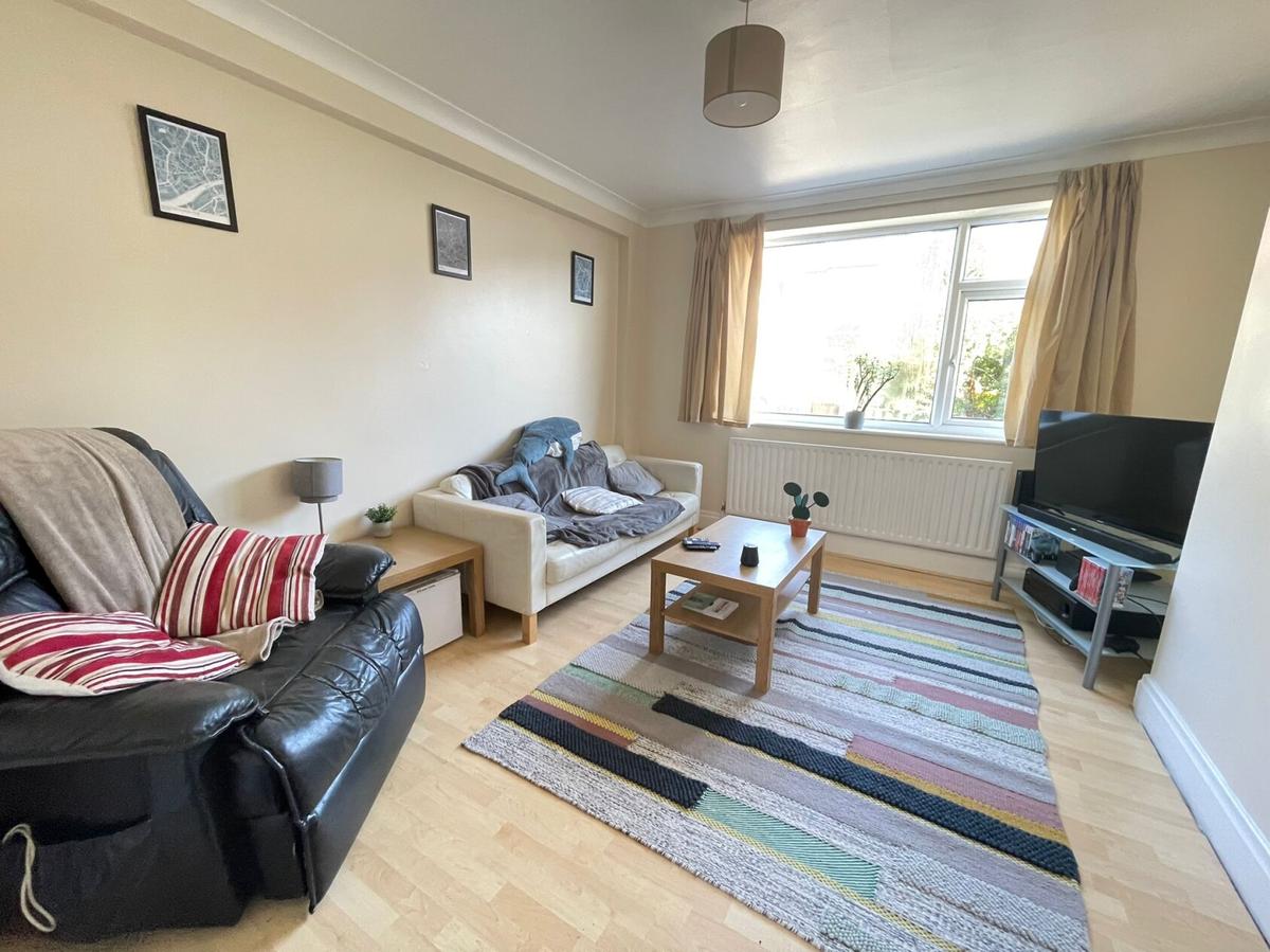 3 bedroom house for rent Headingley Lane, Leeds, LS6 1AA UniHomes