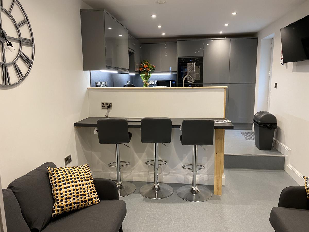 6 bedroom house for rent King Edwards Road, Swansea, SA1 4LW UniHomes