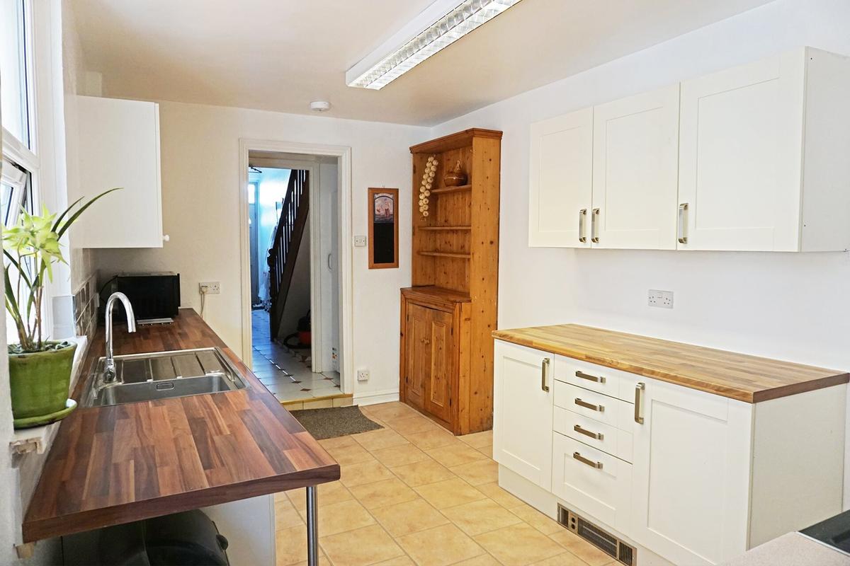 5 bedroom house on Flora Street, Cathays, Cardiff