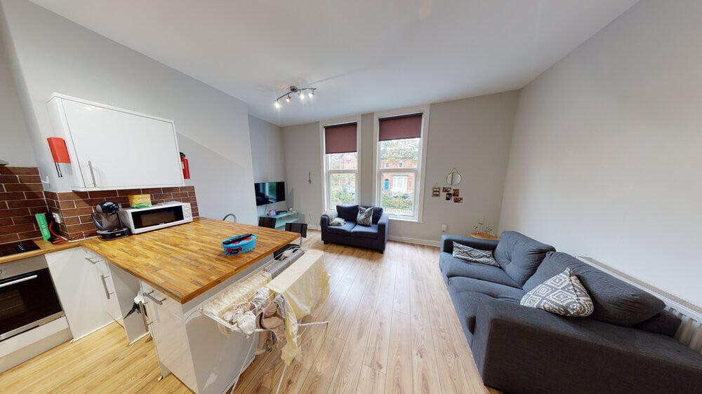 2 bedroom house on Victoria Road, Hyde Park, Leeds