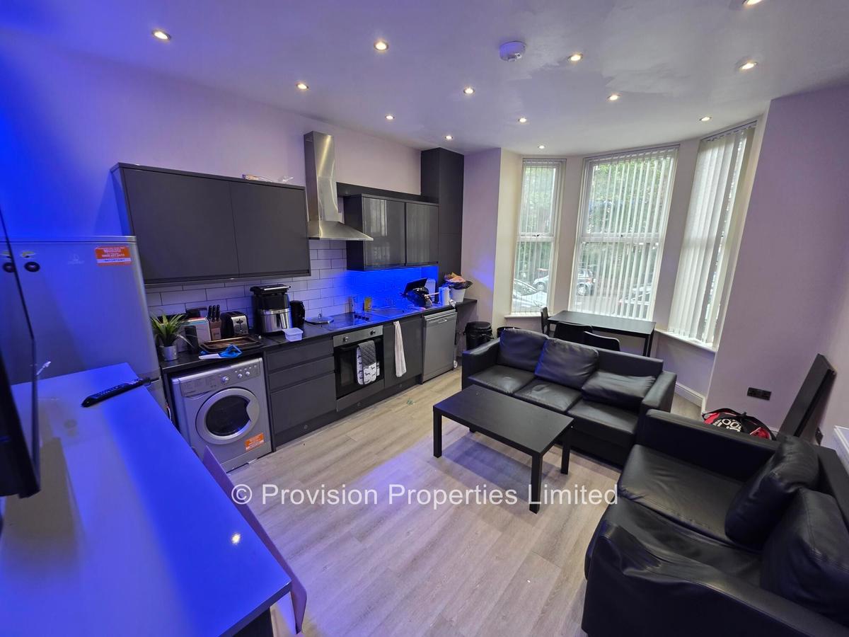 4 bedroom house on Victoria Road Leeds, Hyde Park, Leeds