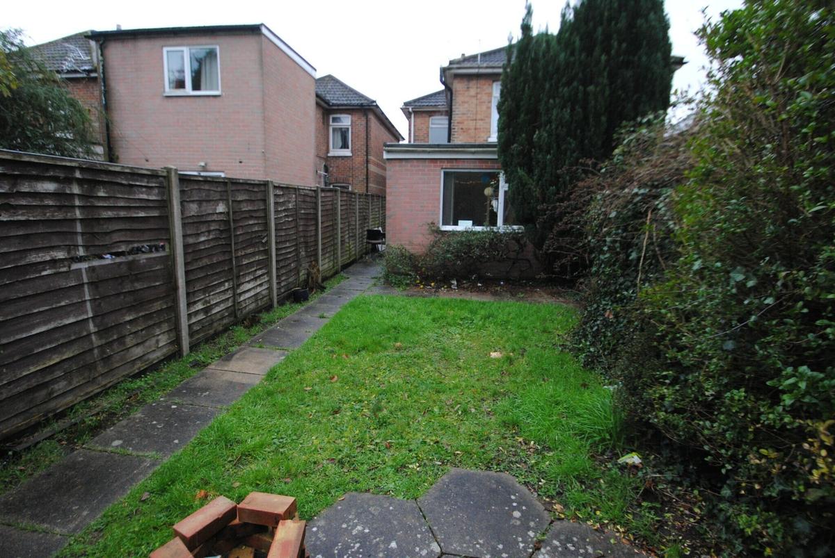 5 bedroom house for rent Cardigan Road Bournemouth, BH9 1BG UniHomes