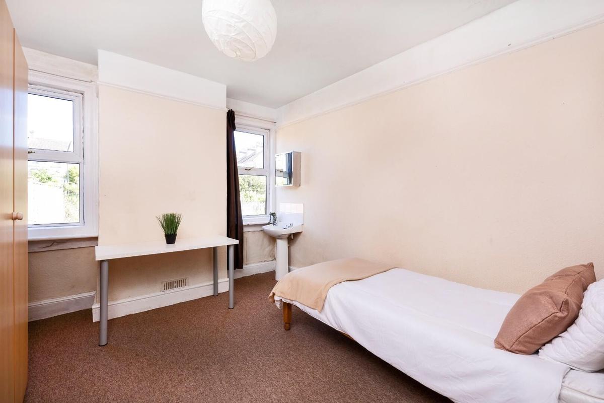 5 bedroom house for rent Triangle North, Bath, BA2 3JB UniHomes