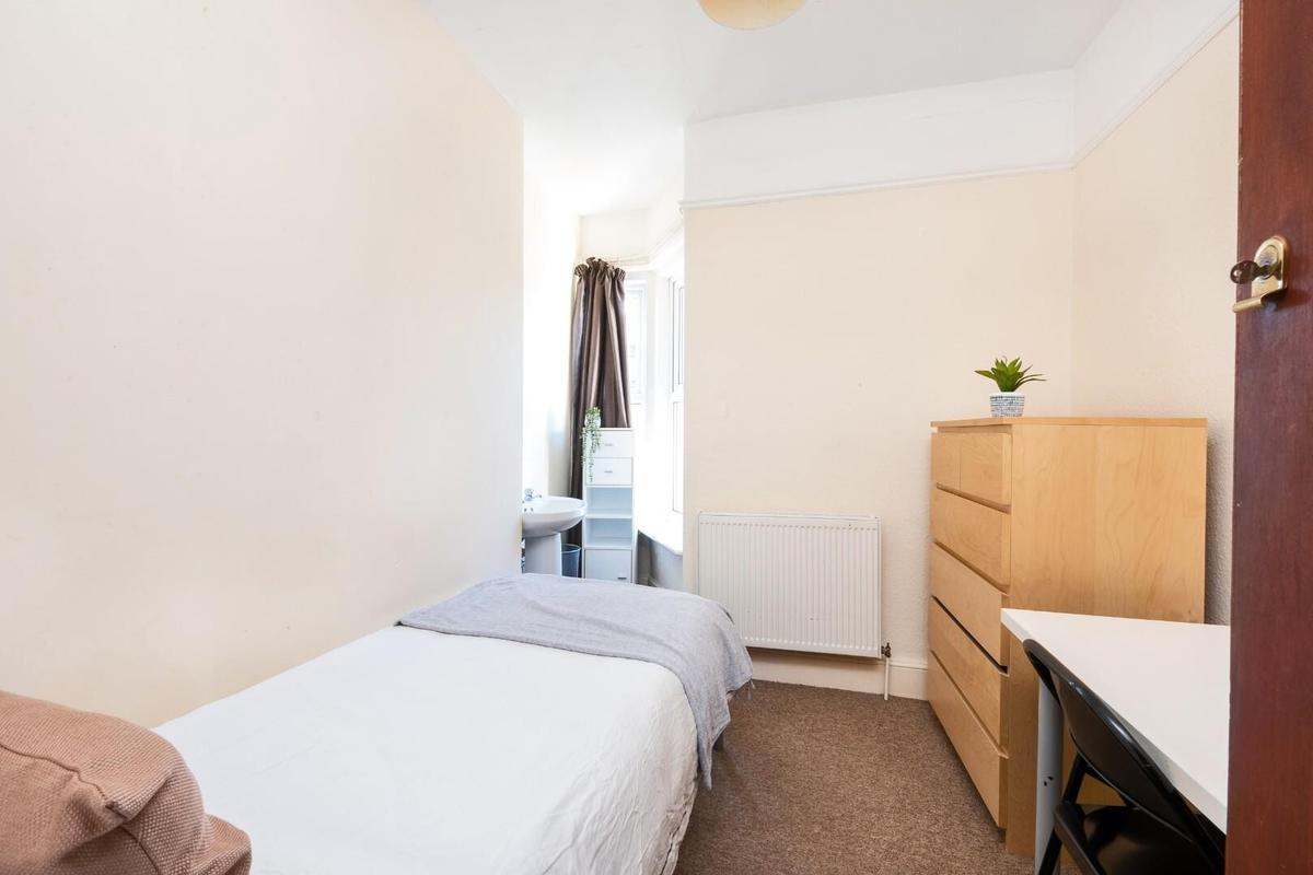 5 bedroom house for rent Triangle North, Bath, BA2 3JB UniHomes