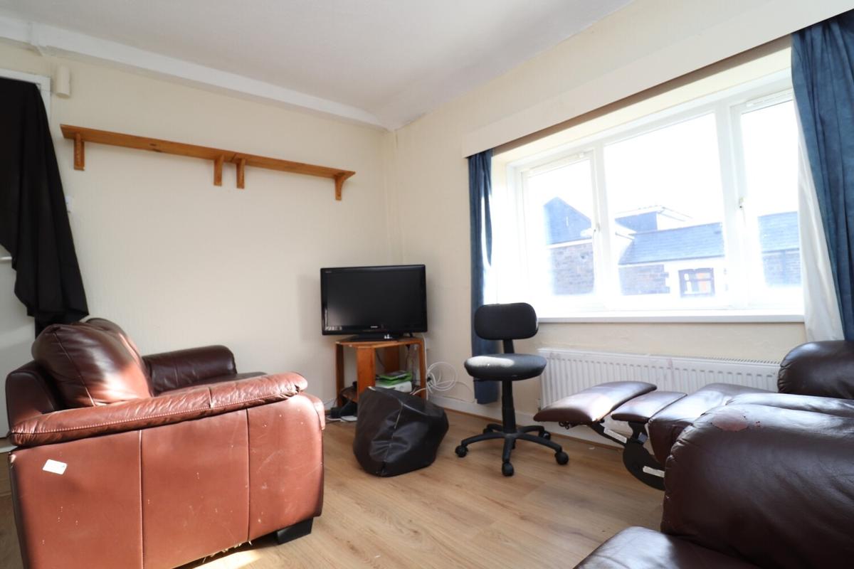 3 bedroom apartment for rent Cathays Terrace, Cardiff, CF24 4HU UniHomes