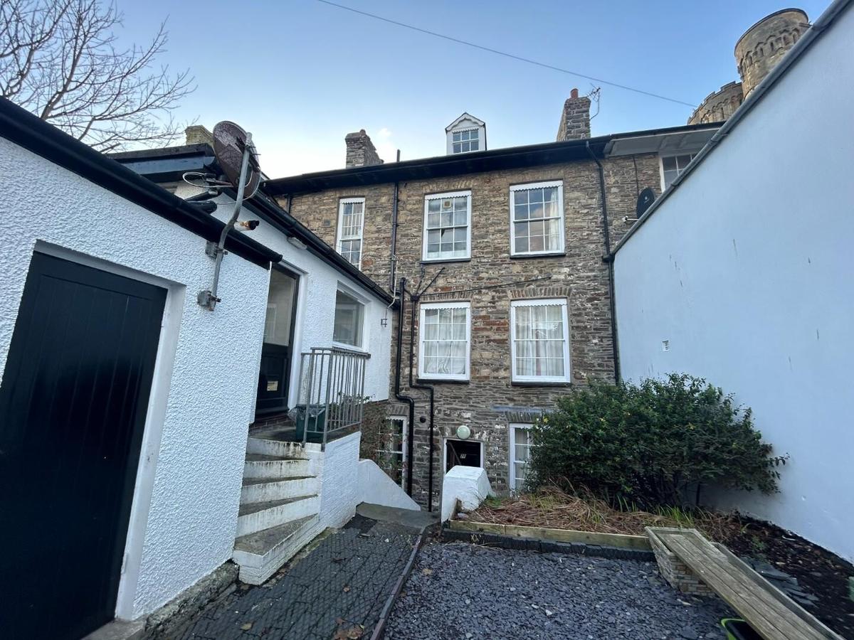 3 bedroom apartment for rent Laura Place, Aberystwyth, SY23 2AU UniHomes
