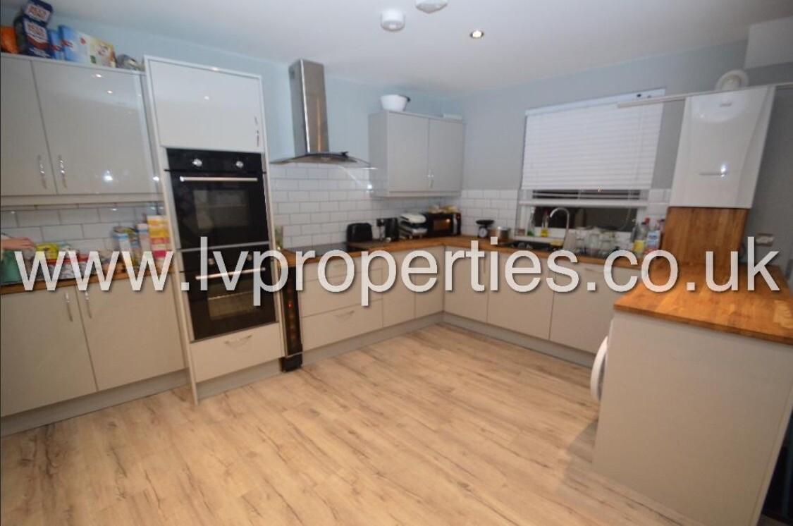 7 bedroom house on Burchett Place, Woodhouse, Leeds