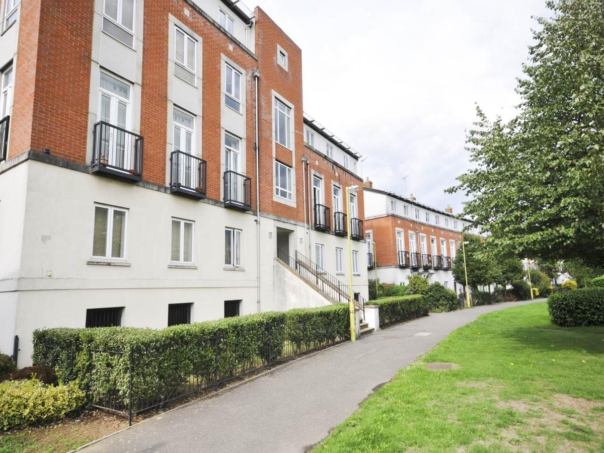 3 bedroom apartment for rent Mosquito Way, Hertfordshire, AL10 9AY