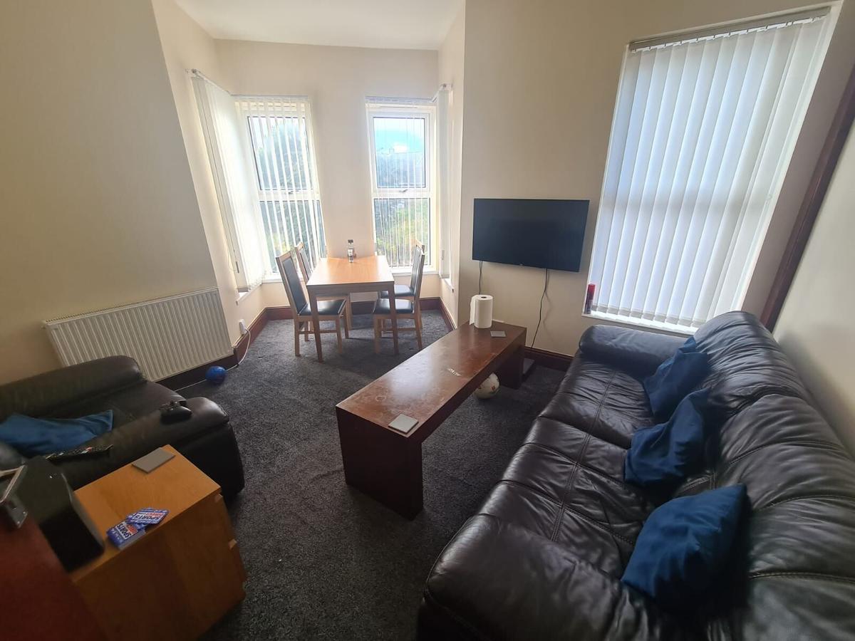 4 bedroom house for rent Hill Top Street, Leeds, LS6 1NW UniHomes