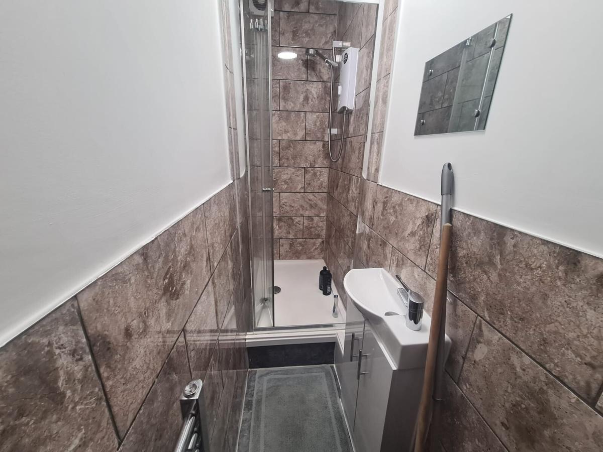 4 bedroom house for rent Hill Top Street, Leeds, LS6 1NW UniHomes