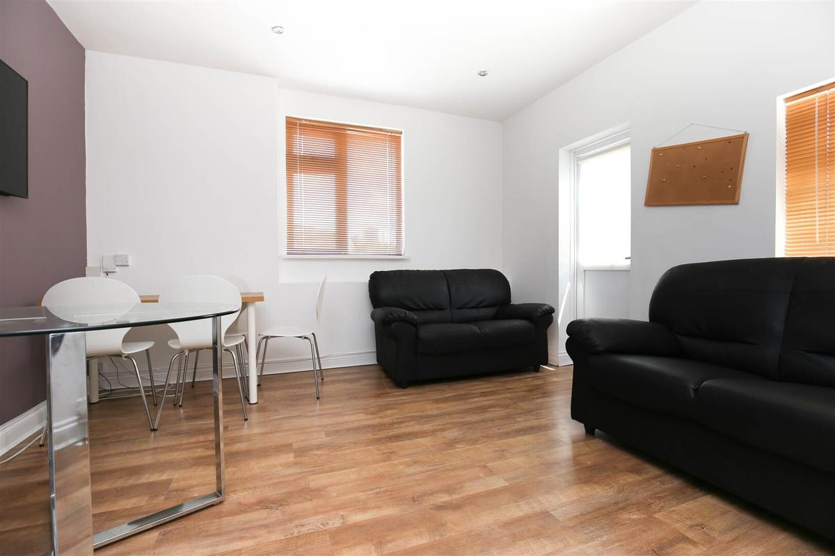 4 bedroom apartment for rent Goldspink Lane, Newcastle, NE2 1NR UniHomes