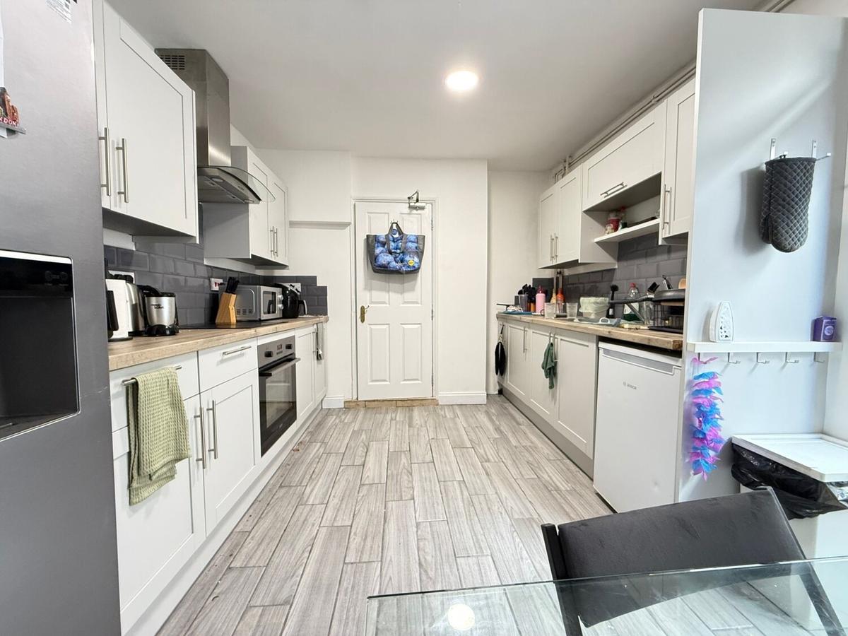 5 bedroom house on Adamsdown Square, Adamsdown, Cardiff
