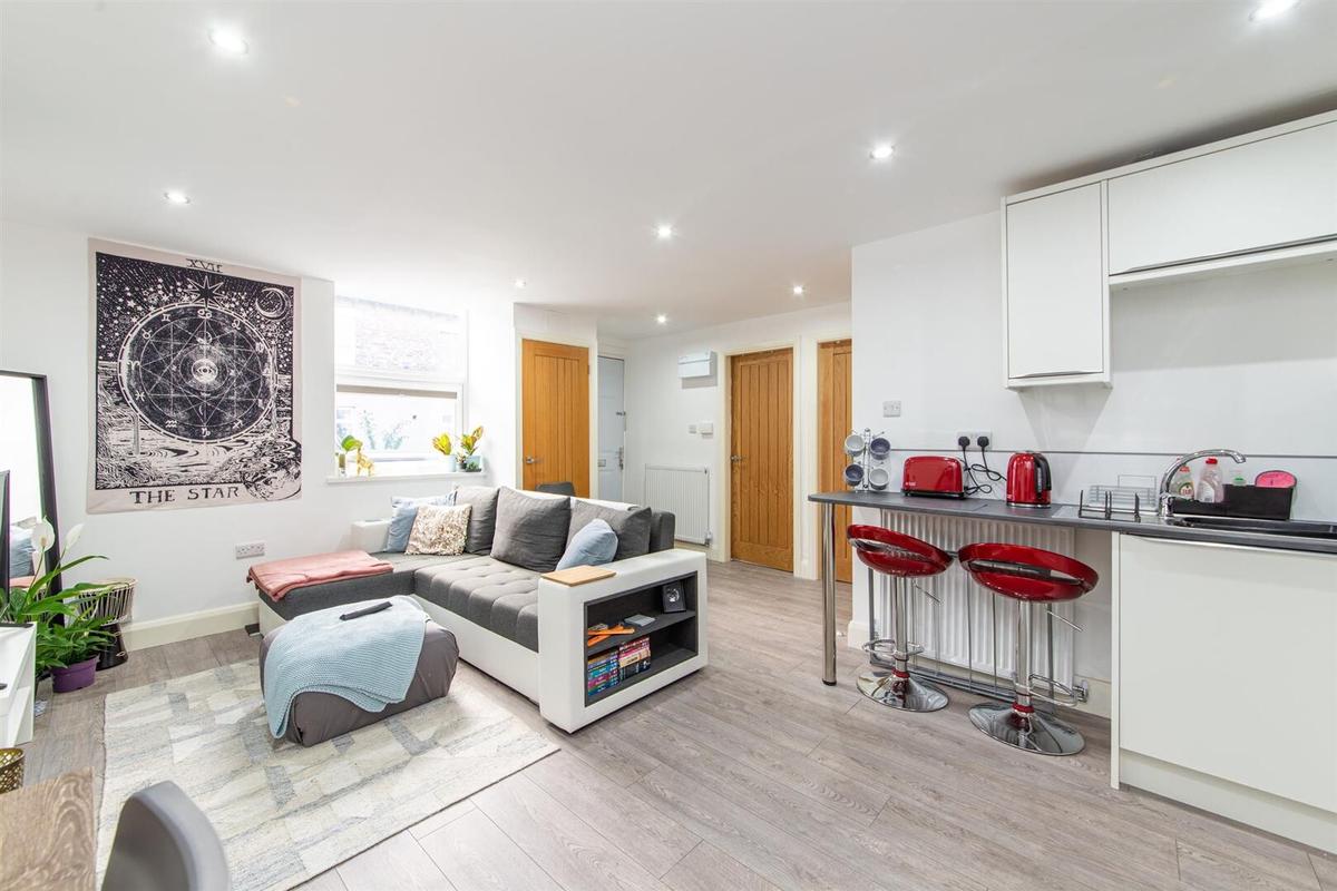 2 bedroom apartment for rent Stratford Road, Newcastle, NE6 5PB UniHomes