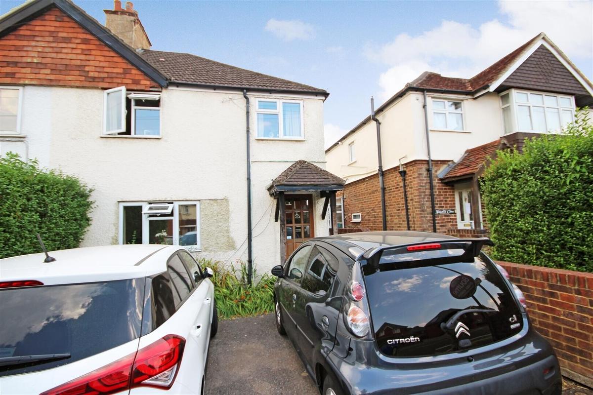 5 bedroom house for rent Aldershot Road, Surrey, GU2 8AJ UniHomes