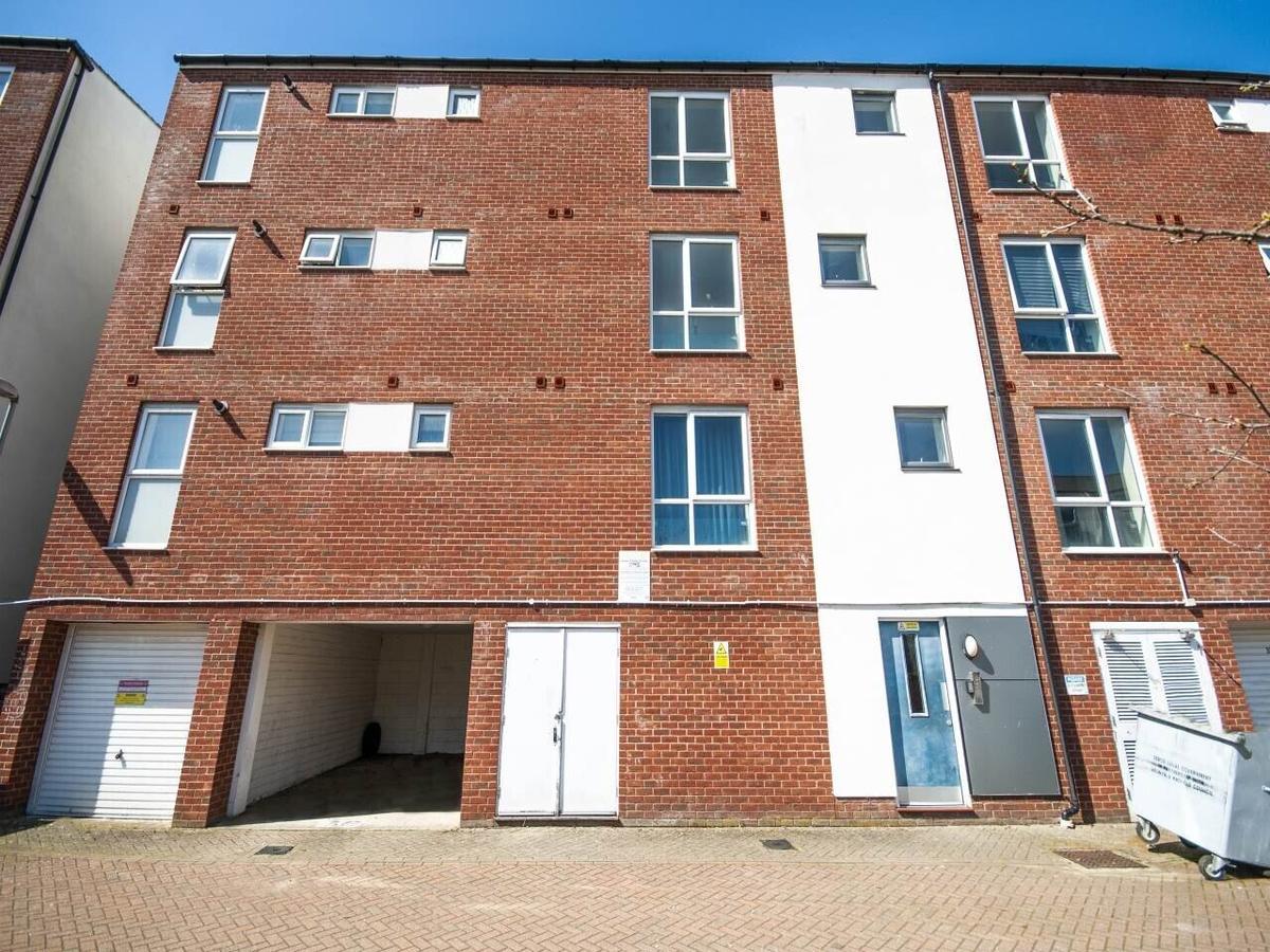 3 bedroom apartment for rent Aviation Avenue, Hertfordshire, AL10 9UD