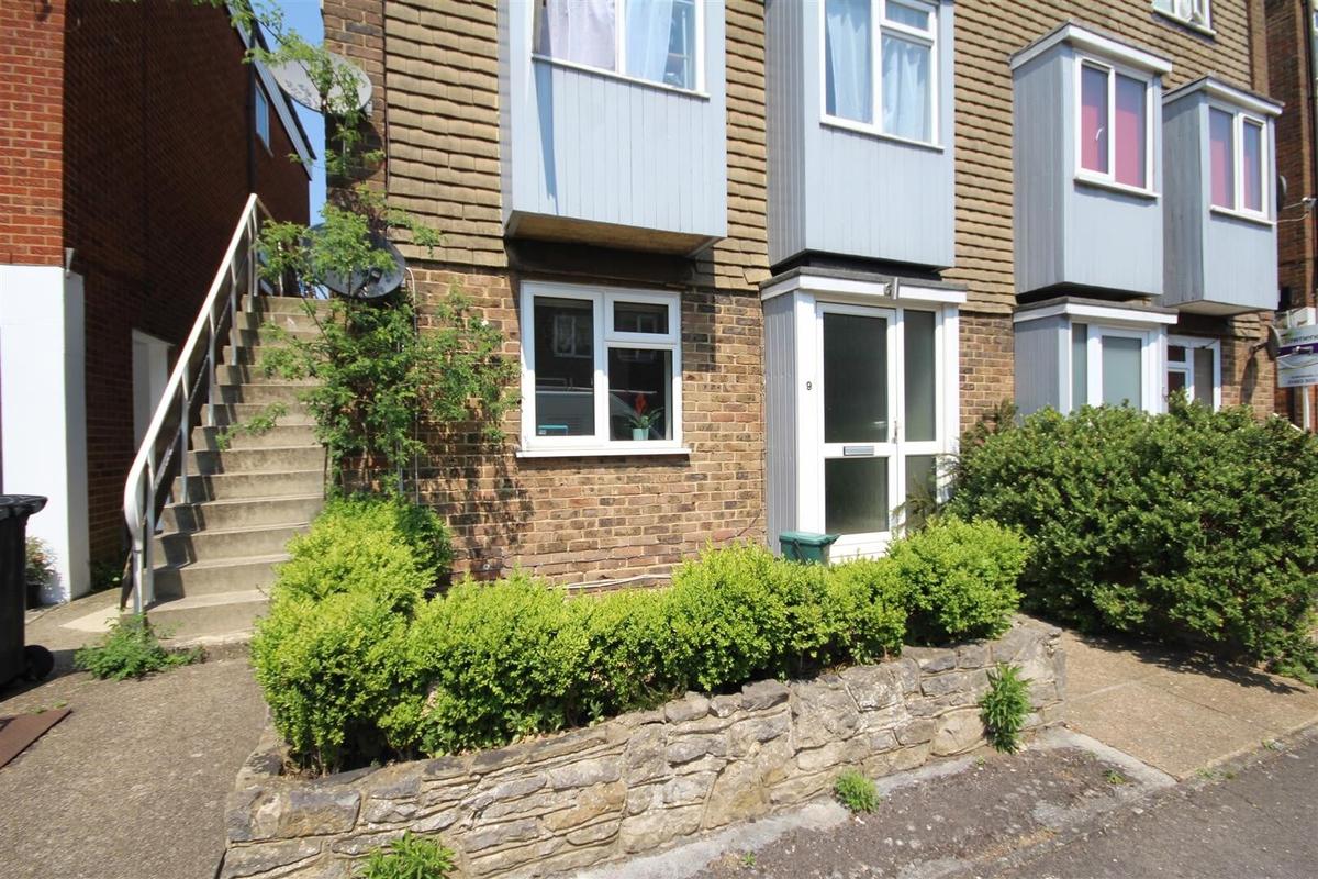 2 bedroom apartment for rent Drummond Court, Surrey, GU1 4NT UniHomes