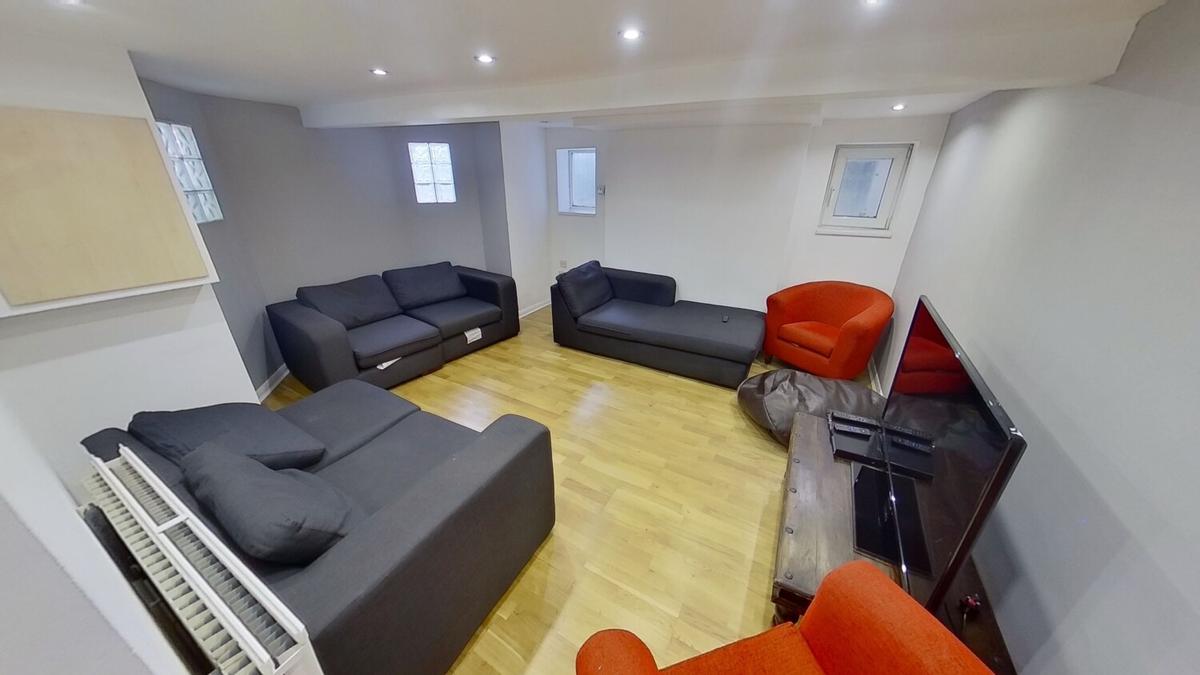 6 bedroom house on Gregory Boulevard, Forest Fields, Nottingham