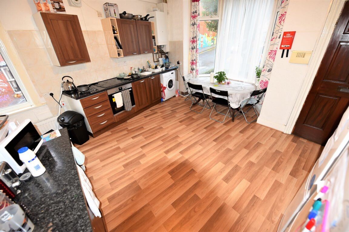 6 bedroom house for rent Hyde Park, Leeds, LS6 1EX UniHomes