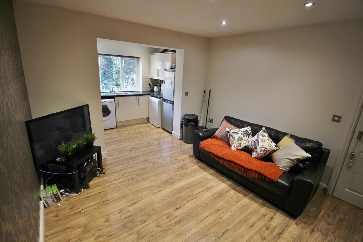 6 bedroom house for rent Headingley Mount, Leeds, LS6 3EW UniHomes