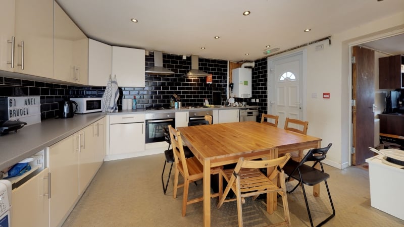 10 bedroom house on Brudenell Road, Hyde Park, Leeds