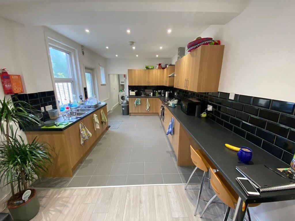 6 bedroom house for rent Holyrood Avenue, Southampton, SO17 1SH UniHomes