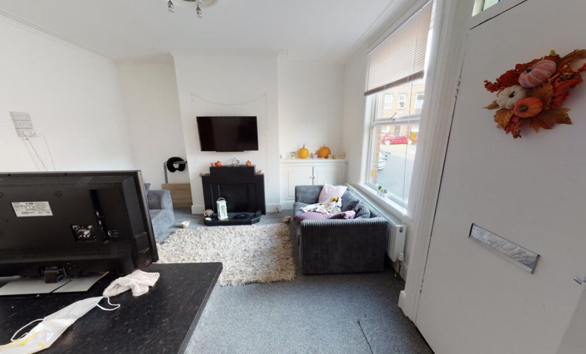 2 bedroom house on Thornville Street, Hyde Park, Leeds