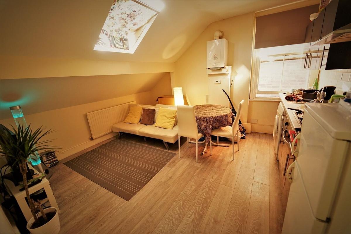 2 bedroom house on Foxhall Road, Forest Fields, Nottingham