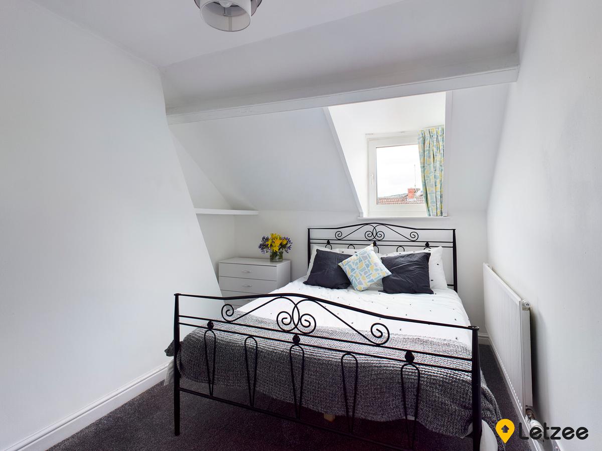 8 bedroom house for rent Argyle Street, Swansea, SA1 3TA UniHomes