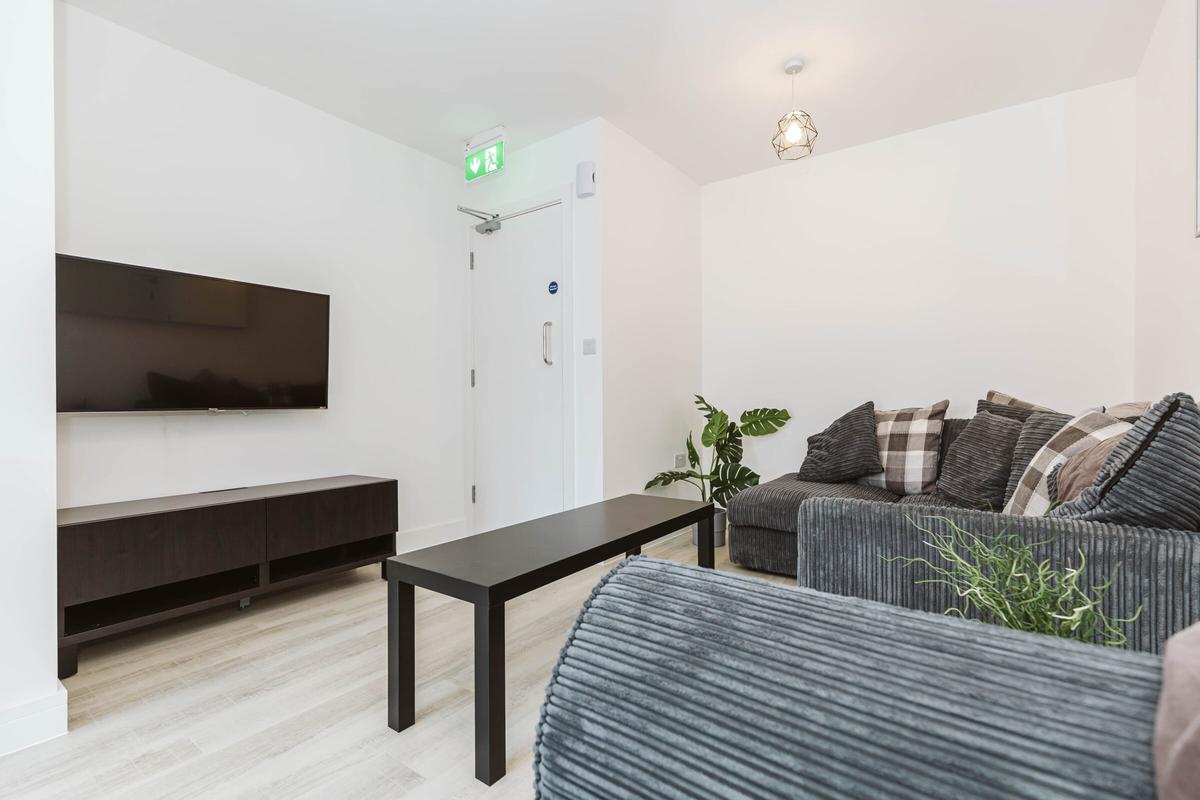 6 bedroom house for rent Filton Avenue, Bristol, BS34 7LD UniHomes